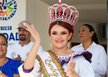 Espectacular despliegue por aniversario de la independencia