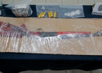 Policía de Solidaridad asegura escopeta y presuntos narcóticos tras una llamada de auxilio