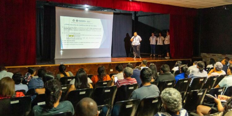Capacitan a contribuyentes solidarenses en emisión de facturas