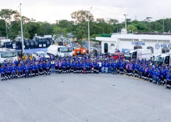 Lili Campos dignifica a personal de servicios públicos con más uniformes