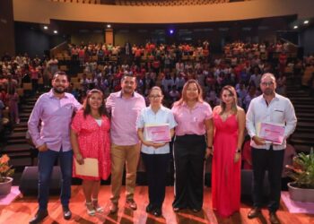 Realizan simposio “Tu lucha es mi lucha contra el cáncer de mama”