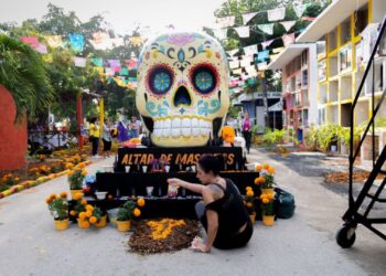 Comienza tradición de Día de Muertos en panteón municipal