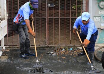 Trabaja gobierno de Solidaridad en el desazolve de pozos