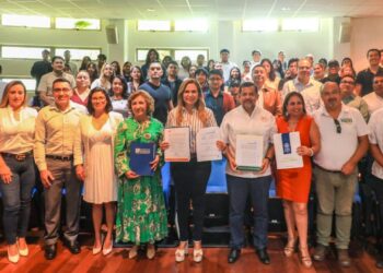 Firman convenio en beneficio de universitarios de Solidaridad