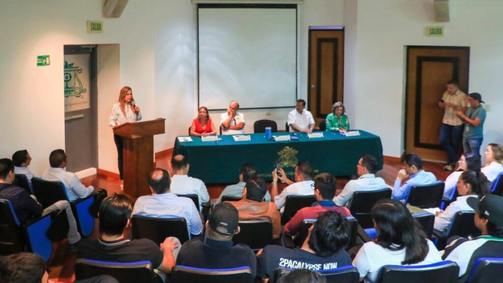 Firman convenio en beneficio de universitarios de Solidaridad