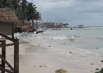 Frente frío provoca puerto cerrado, lluvias y bajas temperaturas en Playa del Carmen