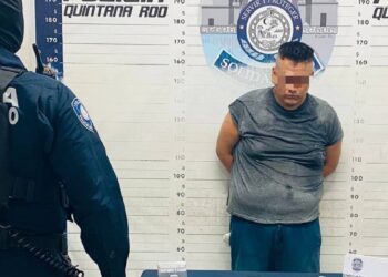 Policía Municipal de Solidaridad frustra robo en farmacia y asegura a sujeto que pretendía huir