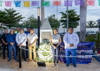 Recuerdan a personal que ha fallecido con un monumento de honor