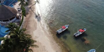 Con 8 mil toneladas de arena, recuperan costas erosionadas de Playa del Carmen