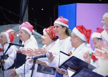 Inaugura Lili Campos villa navideña