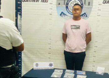 Policía municipal de Solidaridad detiene a una persona en posesión de posibles narcóticos