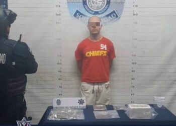Sujeto es detenido en posesión de más de 25 dosis de droga en Villas del Sol
