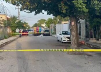 Persona en situación de calle muere aplastada tras meterse a dormir debajo de un vehículo en Playa del Carmen
