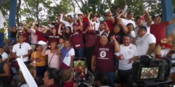 Realizan morenistas megamarcha a favor de Claudia Sheinbaum en Villas del Sol