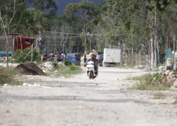 Dan mantenimiento a caminos rurales de Playa del Carmen; se buscan recursos para su pavimentación