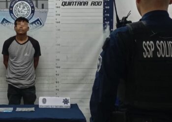 Detienen a sujeto en Playa del Carmen que intentó pasar droga a parque temático; se disfrazó de trabajador