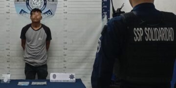 Detienen a sujeto en Playa del Carmen que intentó pasar droga a parque temático; se disfrazó de trabajador