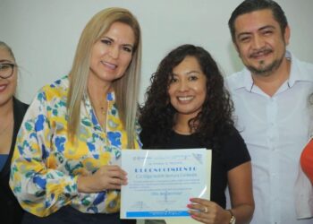 Lili Campos reconoce a odontólogos de Solidaridad