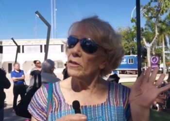 Protestan vecinos de Xcalacoco; exigen que The Fives les permita acceso a la playa