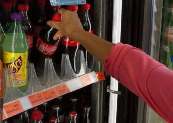 Refresqueras y cerveceras bloquean la ley del agua a nivel federal, denuncian activistas