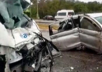 Tras fuerte accidente, piden a conductores moderar la velocidad cuando hay pavimento mojado