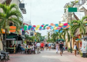 Comerciantes del centro de Playa del Carmen esperan lograr un 85% de ventas en Semana Santa