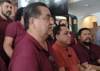 Denuncia planilla guinda de taxistas de Playa del Carmen que buscan incluir en padrón 250 concesiones en transición