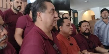 Denuncia planilla guinda de taxistas de Playa del Carmen que buscan incluir en padrón 250 concesiones en transición
