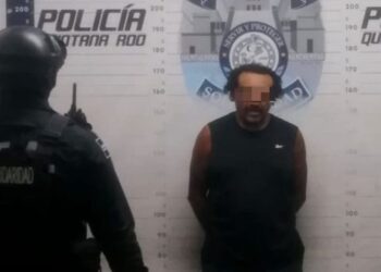 Detienen a hombre en posesión de un arma de fuego y droga en Playa del Carmen