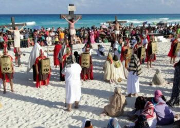 Extranjeros podrían participar en viacrucis de Playa del Carmen por primera vez