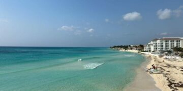 Lucen limpias y llenas de turistas las costas de Playa del Carmen en esta Semana Santa
