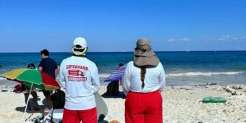 Guardavidas de Playa del Carmen realizan hasta tres rescates al día en esta temporada vacacional