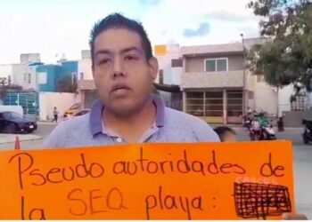 Protestan padres de familia tras reinstalación de maestro acusado de violentar a alumnos