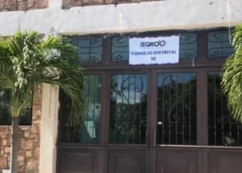 Sujeto ingresa a sede del Ieqroo en el Distrito 10 en Playa del Carmen y lesiona a guardia de seguridad