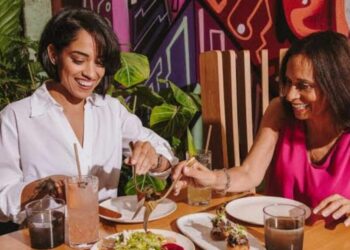 Celebran comerciantes de Playa del Carmen porque el festejo para las madres durará tres días