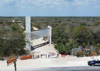 Ordenan arraigo contra periodista y abogada que denunció presunto despojo de terrenos en Playa del Carmen