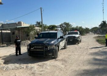 Sujetos a bordo de una motocicleta asesinan a una persona y lesionan a otra en In House en Playa del Carmen