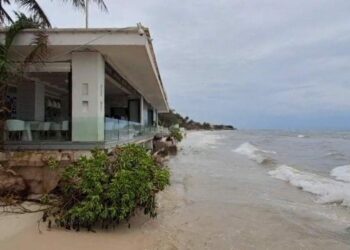 Analizan interponer recurso legal contra obras del Hyatt de Playa del Carmen que estarían acelerando la erosión