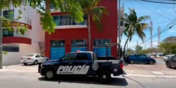 Encuentran a un extranjero sin vida en Playa del Carmen; habría dejado una nota póstuma
