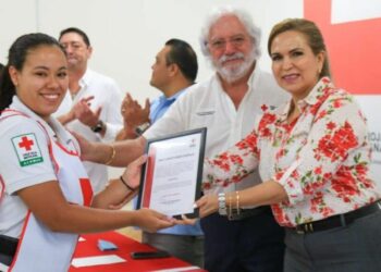 Lili Campos cumple a la Cruz Roja, en beneficio de los solidarenses