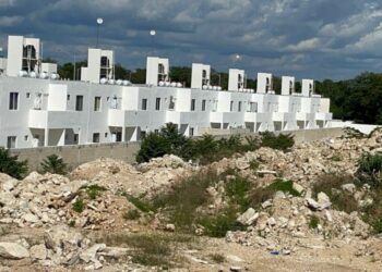 Vecinos de Porto Alto de Playa del Carmen denuncian que Javer les vendió casas caras y con vicios ocultos
