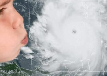 Ciudadanos se organizan en Playa del Carmen para "soplar fuerte" en el Portal Maya y desviar al huracán Beryl