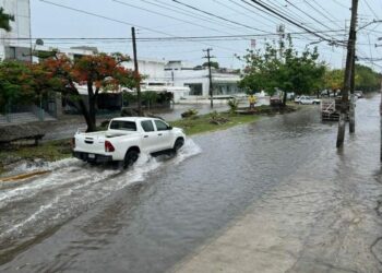 Huracán “Beryl” bajó a categoría 3 y volvió a subir a 4; se ubica a 2 mil 945 km de Quintana Roo
