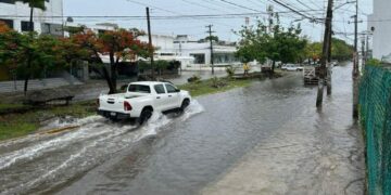 Huracán “Beryl” bajó a categoría 3 y volvió a subir a 4; se ubica a 2 mil 945 km de Quintana Roo