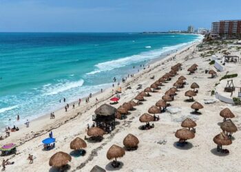 Miles de turistas disfrutan los destinos de Quintana Roo tras el paso de “Beryl”: Mara Lezama