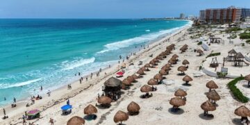 Miles de turistas disfrutan los destinos de Quintana Roo tras el paso de “Beryl”: Mara Lezama