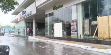 Seguridad de trabajadores fue prioridad para restauranteros de Playa del Carmen ante el paso de "Beryl"