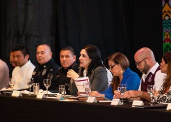 Encabezan la Gobernadora y Estefanía Mercado diálogo con empresarios de Playa del Carmen