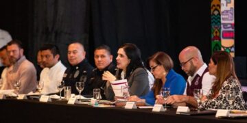 Encabezan la Gobernadora y Estefanía Mercado diálogo con empresarios de Playa del Carmen