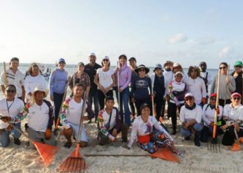 Amexme y el DIF responden al llamado del gobierno de Estefanía Mercado y se suman con todo al #RetoSargazo en Playa Pelícanos y Fundadores